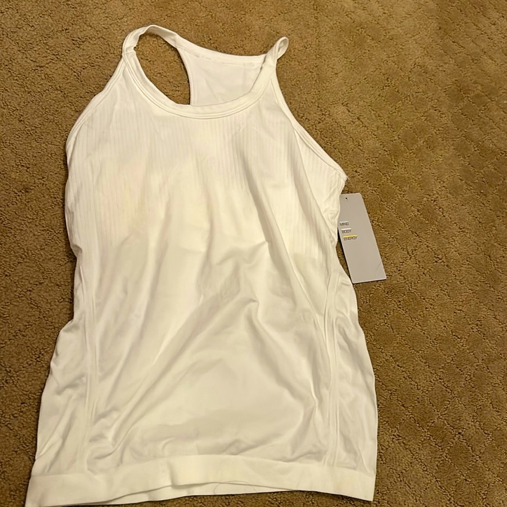 this is a xs sports top from zella.